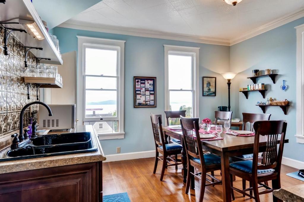 Astoria Painted Lady Historic Apt With River View! Zewnętrze zdjęcie