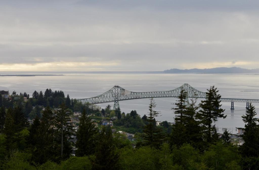 Astoria Painted Lady Historic Apt With River View! Zewnętrze zdjęcie